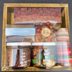 TM035 - Panditas enchiladas, obleas rellenas de tamarindo en cuadritos, rollo de guayaba con tamarindo, skittles enchilados, bolitas de tamarindo con arandano